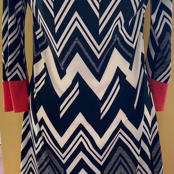 Go for the Drama! Black and White Geometry with a Bright Pop of Red. Size 8 - Picture 1 of 3